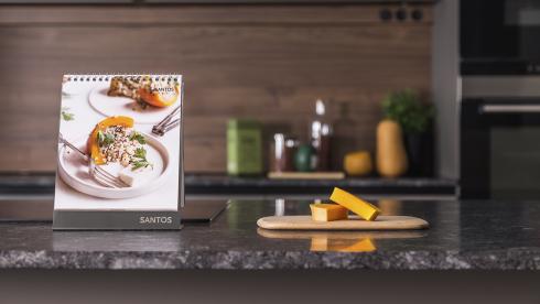 Receta de calabaza rellena de quinoa y queso en calendario 2018 de cocinas Santos